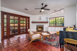 Great room w/ gas fireplace. 