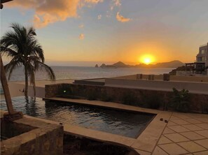 Sunset over the famous Arch
