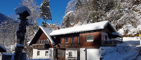 Außenseite Ferienhaus [Winter]