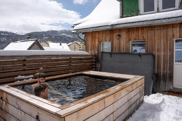 Badebrunnen im Winter geheizt