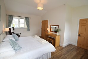 Swallow Cottage - Bedroom 1