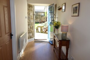 Maltpool Cottage - Hallway