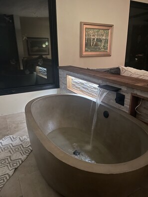 Master Tub