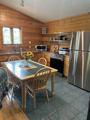 Kitchen & dining area