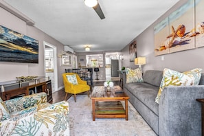 Lovely living room to enjoy!