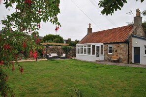 Large garden with soft grass for the kids to play on