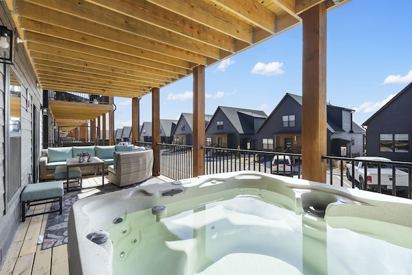Outdoor spa tub