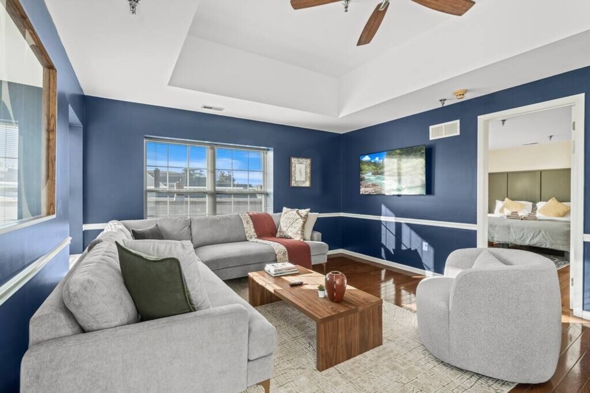 Spacious 2 BDR Central Newtown Hosted By StayRafa