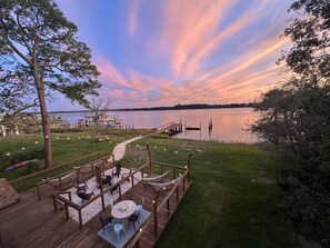 End a perfect day with Fire pit, hammocks, yard games, grill, loungers and music