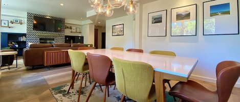 The dining table between the kitchen & living room showcases the open floor plan