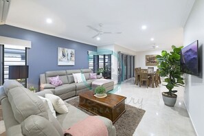 Zenhouse: 4BR Stylish Work/Family Home in Muirhead-Unwind in the spacious living area flooded with natural light and contemporary furnishings