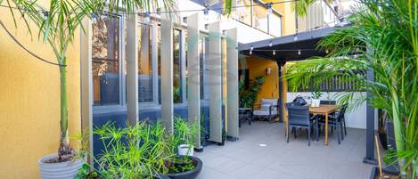 Zen Seaside 1BR Waterfront Apt - First impressions matter. Experience the elegance of our building entrance from the moment you arrive