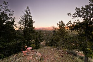 Nature's Canvas: Wake Up to the Beauty of Our Cabin's Scenic Views 🌄🏡✨