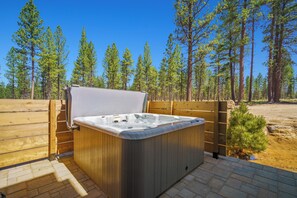 18124 Forestbrook Hot Tub-40