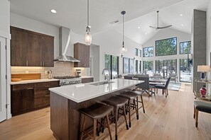 18137 Forestbrook-04