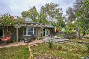 Ojai Ranch Home patio and entrance