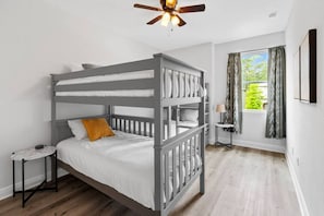 The bunk Bedroom sleeps 4 adults or 6 children. (2 x Twin beds and 2 Full-size beds)