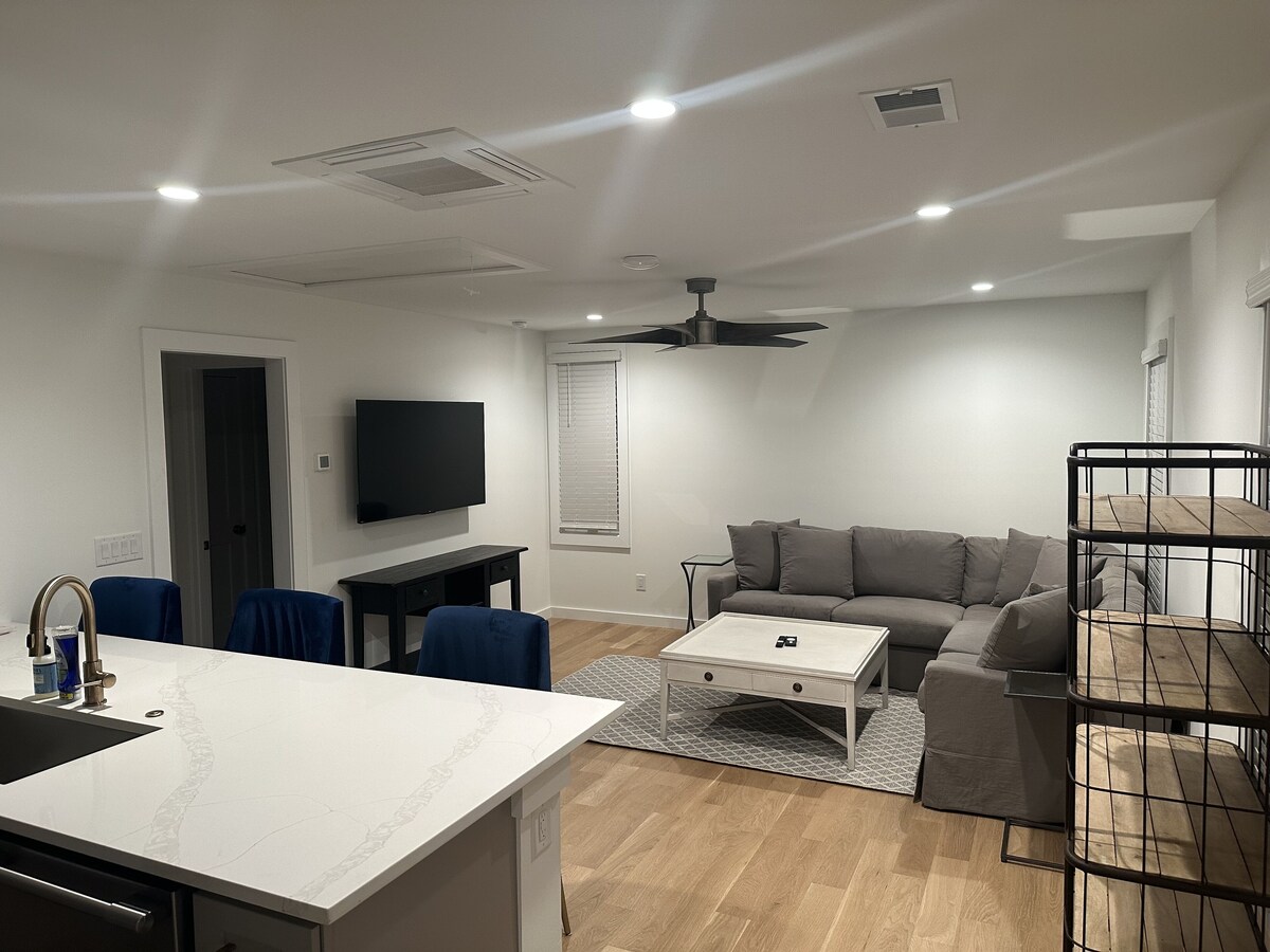 Luxury apartment close to Charleston, Shem Creek, Sullivan’s Island, IOP beaches