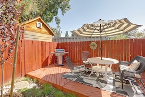 Deck | Gas Grill | Outdoor Seating