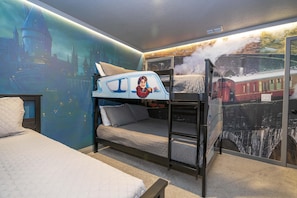 Harry Potter Suite (2nd Floor) / Bunk Bed