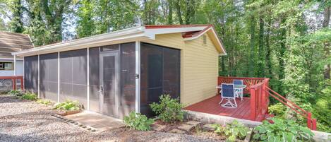 Blairsville Vacation Rental | Studio | 1BA | 2 Steps Required | 600 Sq Ft