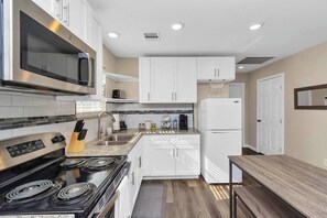 The perfect kitchen to prepare a home cooked meal.