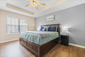 Bedroom with king size bed