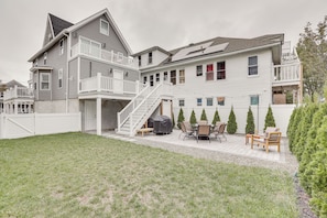 Private Backyard & Patio | 3-Story House | 0.3 Mi to Morey's Piers & Water Parks