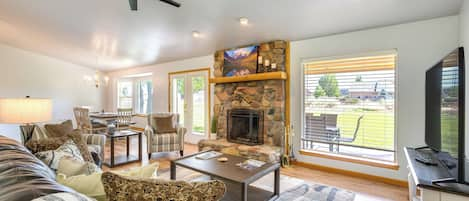 Montrose Vacation Rental | 1,950 Sq Ft | 3BR | 2BA | 2 Steps Required