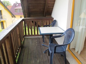 Table, Bâtiment, Meubles, Chaise, Fenêtre, Bois, Plante, Mobilier De Jardin, Maison, Porche
