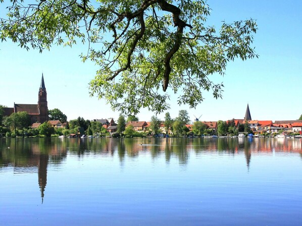 L'Eau, Ciel, Bâtiment, Plante, Paysage Naturel, Lac, Cours D'Eau, Banque, Arbre, Ville