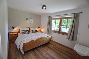 Ferienwohnung Zinken  mit Balkon, 2 Personen, 60 qm-Schlafzimmer