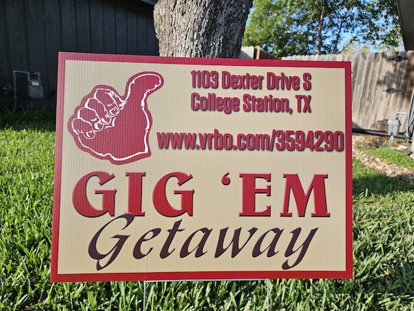 Front Yard Welcome Sign