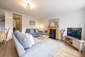 Number Three, West Witton: Spacious sitting room for all the family