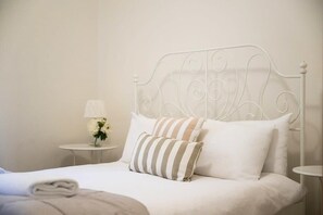 Bedroom 2 - Queen Bed