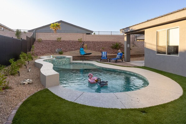 Luxury pool and hot tub with heating option.