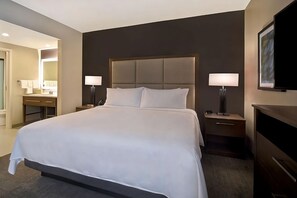 Unit with 1 King size bed. Exact unit will be assigned upon arrival. Views, colors and decor may vary.