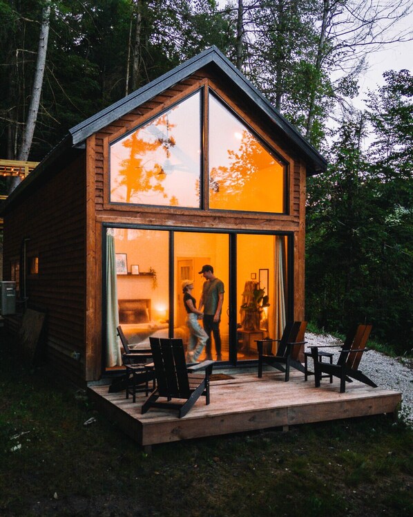 Welcome to The Stoic by The Hideaways! Located very close to the popular Red River Gorge!