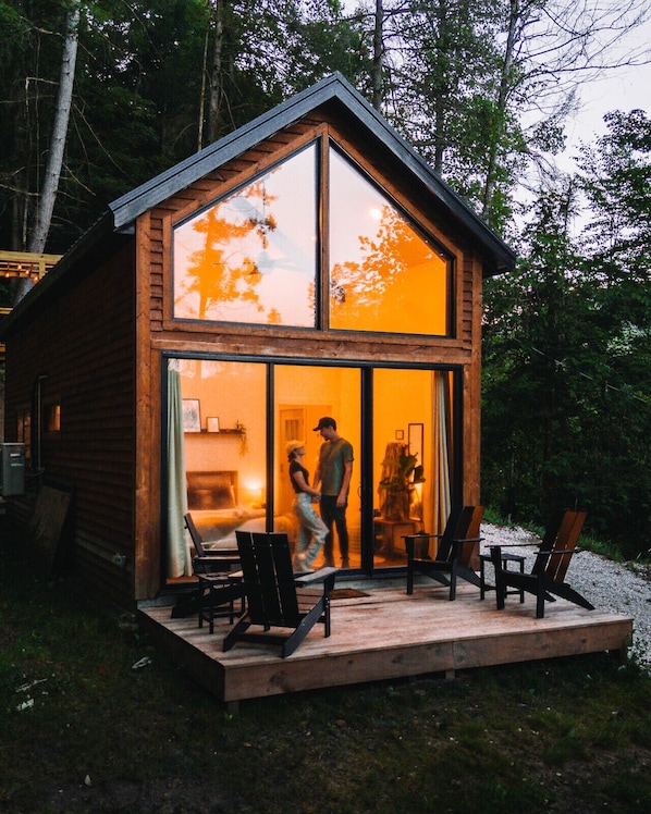 Welcome to The Stoic by The Hideaways! Located very close to the popular Red River Gorge!