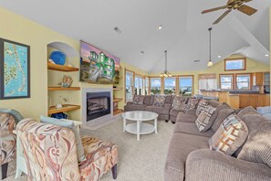 02-Surf or Sound Realty - 1154 - Emerald Point - Great Room -1