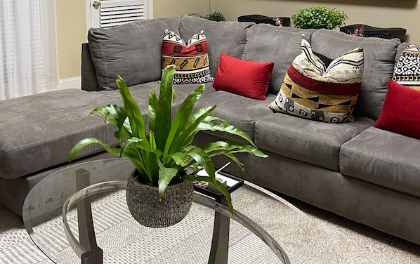 Cazenitah: beautiful space and comforts of home away from home