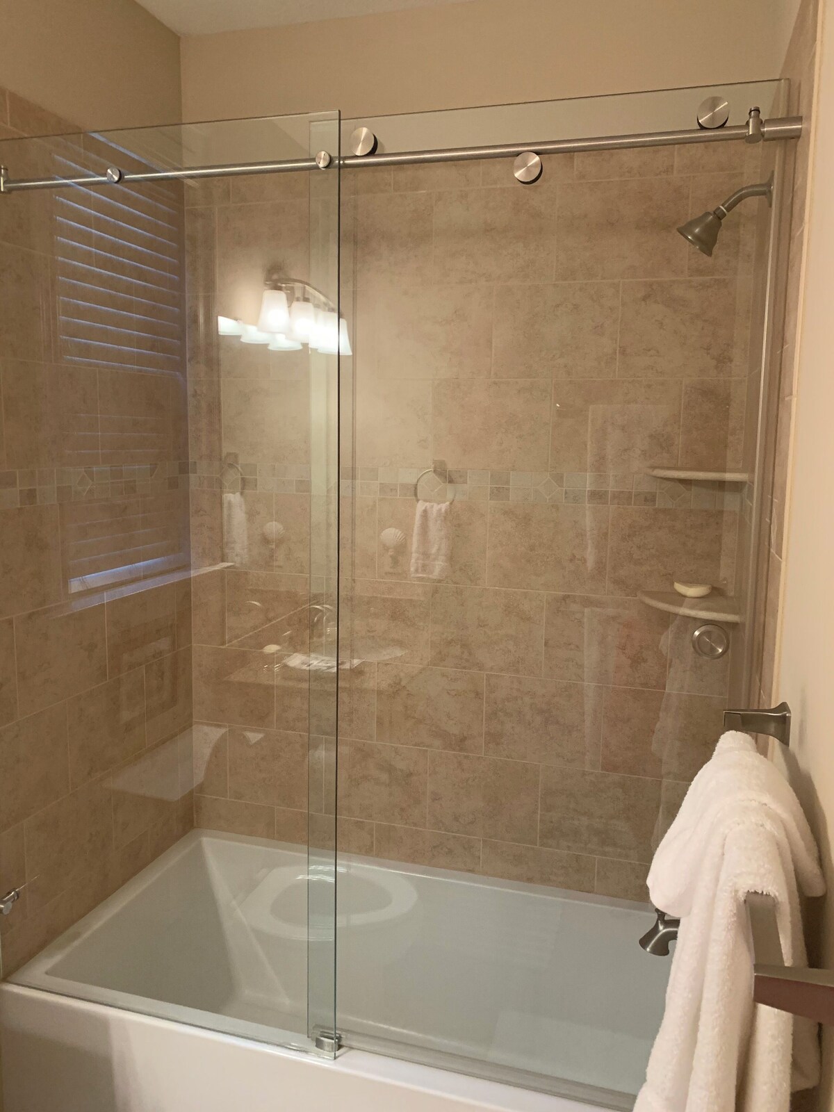 Furnished Winter Rental; Walk to beach; Ground floor condo;