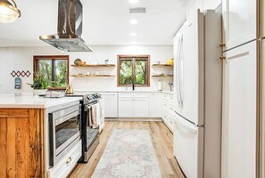 Spacious Kitchen w/ new appliances and tons of storage space!