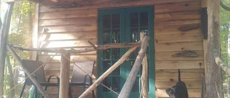 The ramp makes it easy to walk up to the treehouse