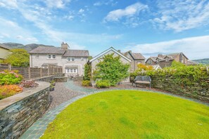 Springbank Cottage in Coniston secure garden