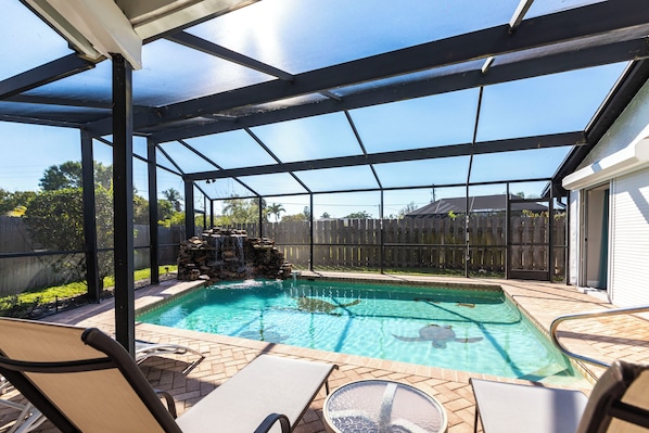 Relax on the lanai listening to the sounds of a waterfall!
