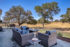 seating area with fire pit table