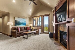 Living room with gas fireplace