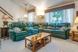 Living Room | Smart TV | Fireplace | Queen Sleeper Sofa