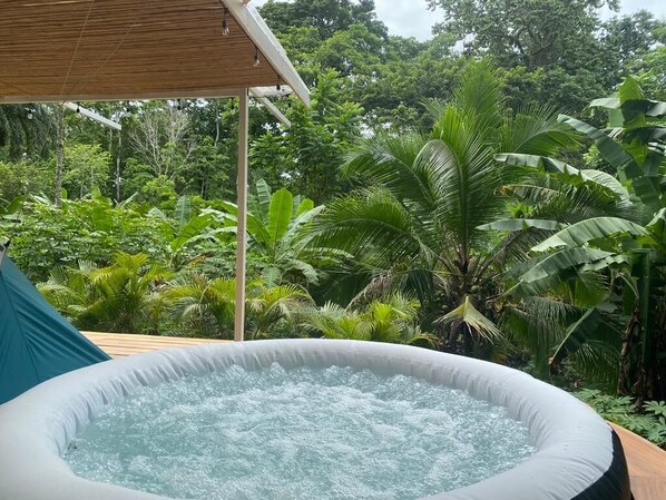 Outdoor spa tub